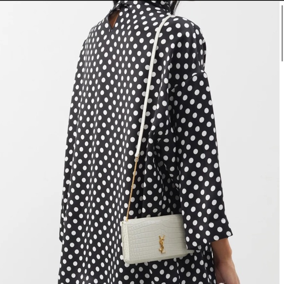 CASSANDRE PHONE HOLDER WITH STRAP IN SHINY CROCODILE-EMBOSSED LEATHER - Picture 5 of 16